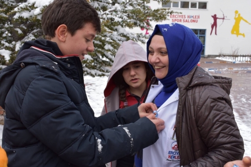 Erciyes Koleji Farkında! Siyah İncilerin Yanında!