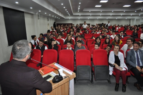Erciyes Kolejinde “Peygamberimiz ve Gençlik”Konferansı Düzenlendi