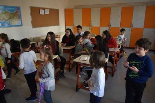 Dünya Mutluluk Gününü Mutlu Yüzlerle Kutladık!