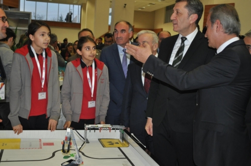 Milli Eğitim Bakanımız Erciyes Koleji Standında!