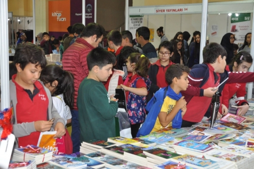 4. Sınıf Öğrencilerimiz Kitaplarla Buluştu